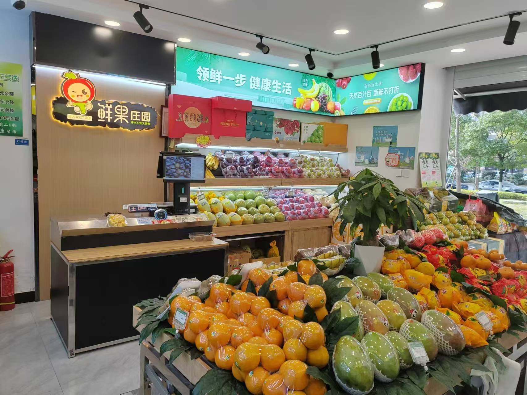 恒大中央广场二期正大门盈利水果店优惠转让